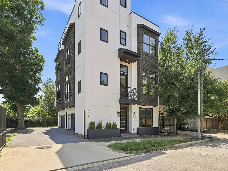 3112 Eunice St