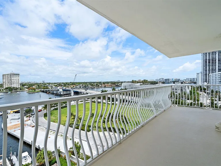 1 Las Olas Cir #809 — Photo 3