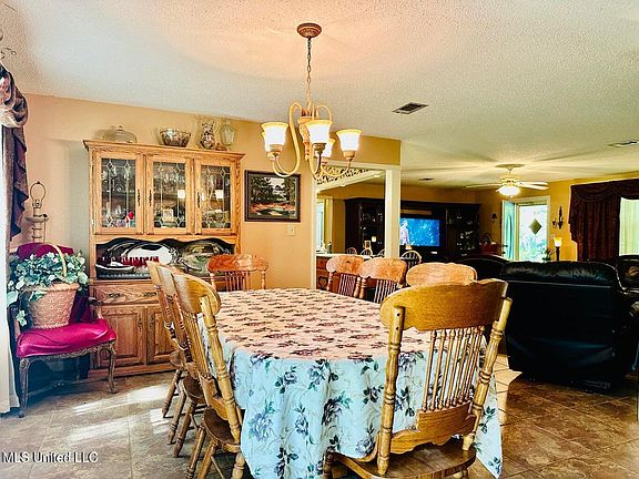 5th image of 15173 Lorraine Rd