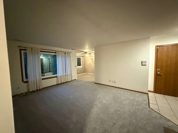 320 Newport Ln APT A2, Bartlett, IL 60103