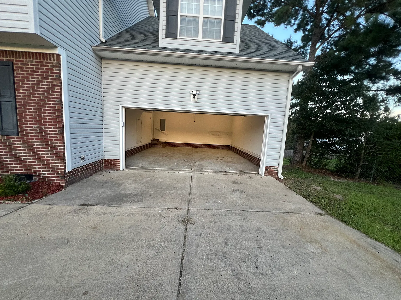 4 bed, 2.5 bath, 2227 sqft, $2,000 — Photo 4