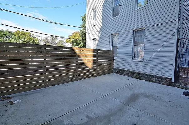 Rented by Hagstrom Management Inc | media 22