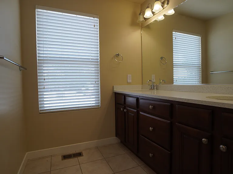 1203 E Roma Dr — Photo 16