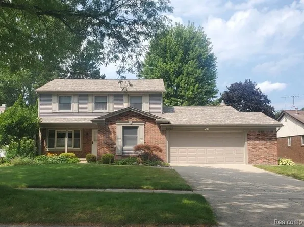 5057 Prentis Dr, Troy, MI 48085