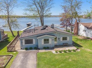 11066 Algonquin Dr, Pinckney, MI