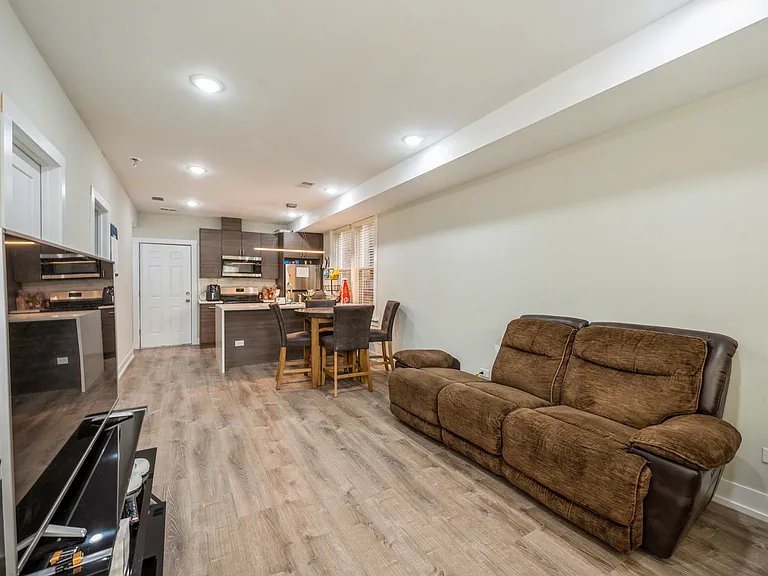2237 S Sacramento Ave #1 — Photo 8