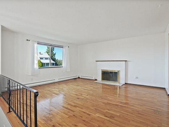 3rd image of 16924 E Broadway Ave