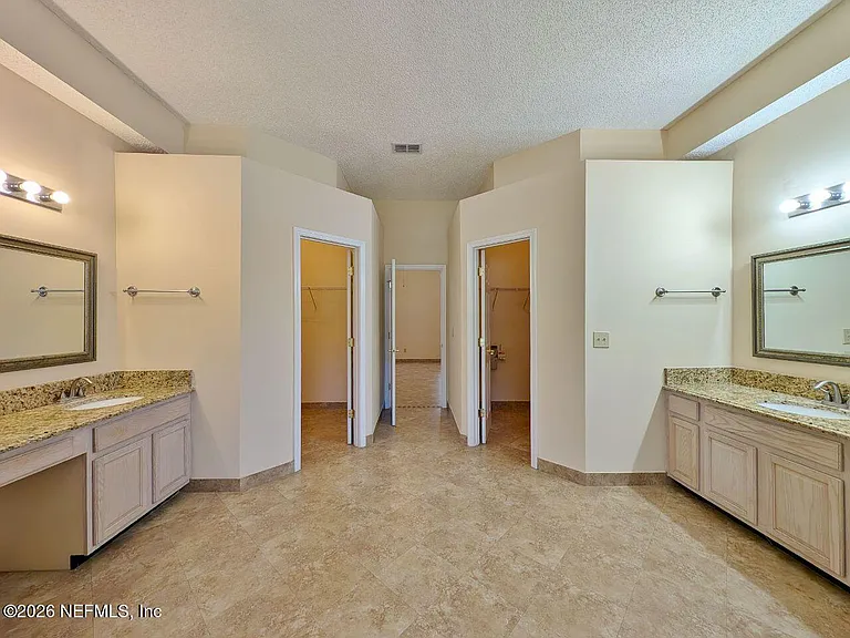 2413 Cedar Trace Dr W — Photo 18