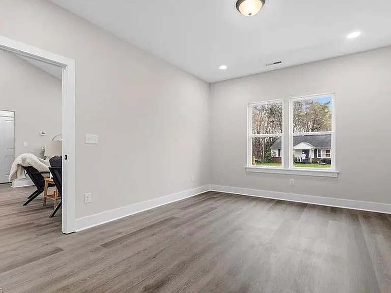 5009 Page St — Photo 5