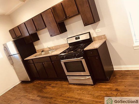 2nd image of 118 E Garfield Blvd #3
