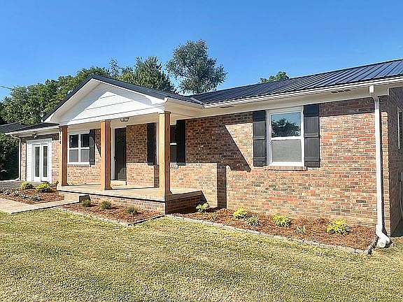 3rd image of 124 Whispering Hills Blvd