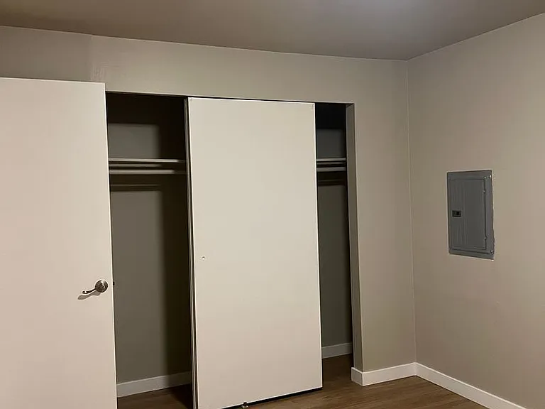 The Chateau Apartments — Photo 10