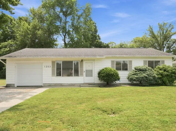 1203 Superior Dr, Auburn, IN 46706