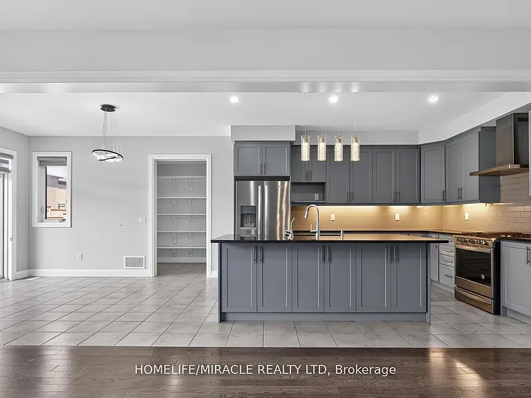 1032 Edinburgh Dr — Photo 16