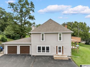 506 S 14th St, Fort Calhoun, NE 68023