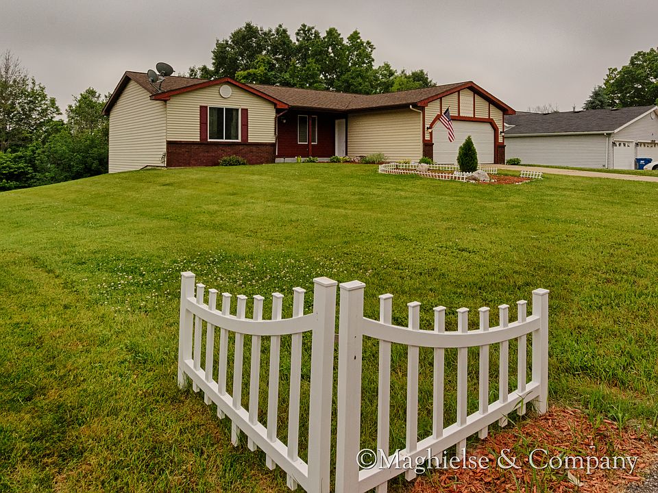 1st image of 5546 Riverlook Dr NE
