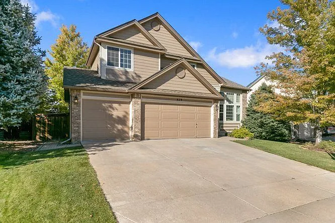 829 Sparrow Hawk Dr — Photo 3
