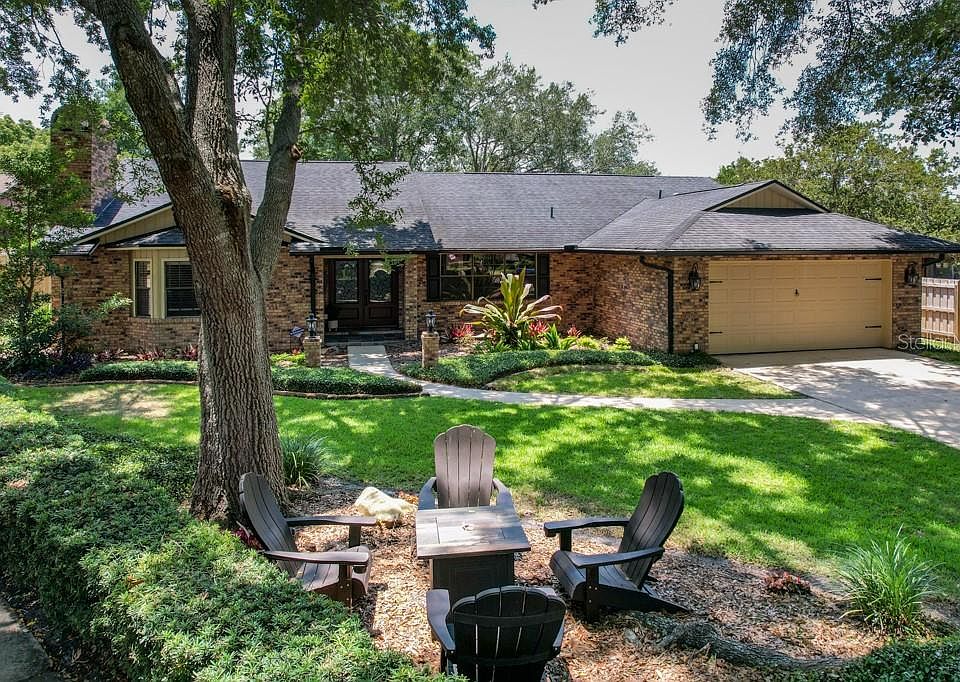 1st image of 215 CHURCHILL DRIVE