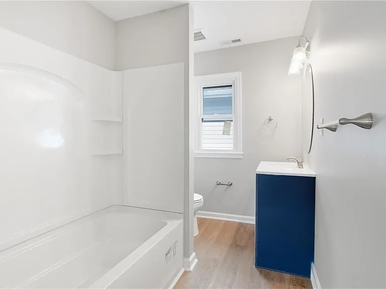 1442 W 41st St — Photo 9