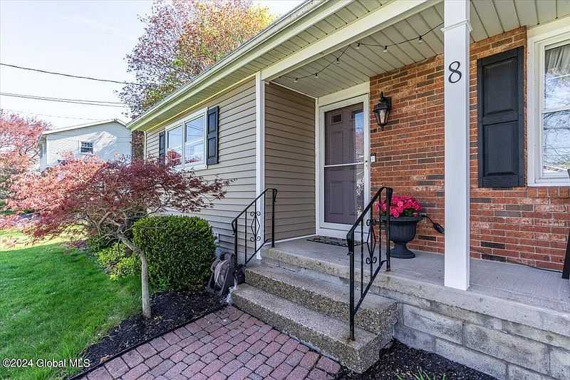 2nd image of 8 Vista Drive