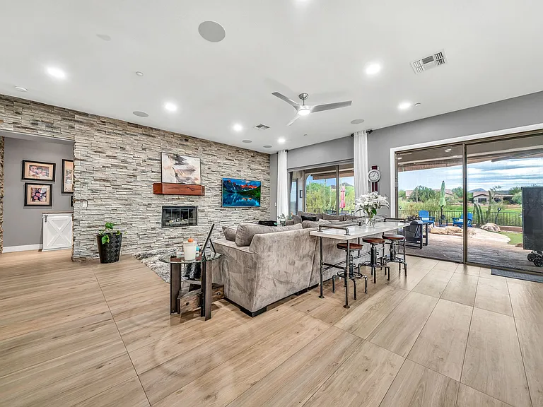 41719 N Rolling Green Way — Photo 1