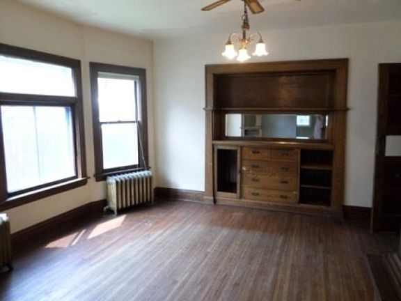 3rd image of 2623 Irving Ave N