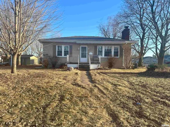 519 7th St, Camanche, IA 52730