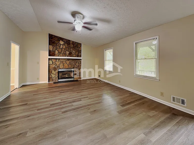 3664 Stonewall Dr NW — Photo 7