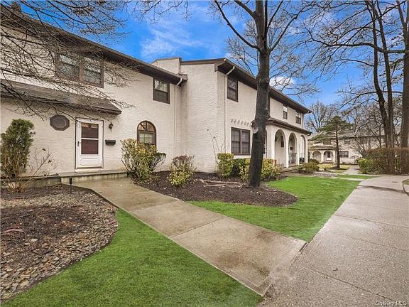 3rd image of 80 Somerset Dr
