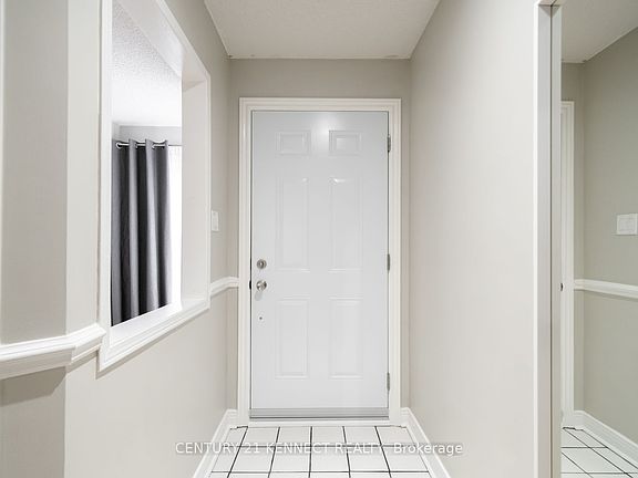 3rd image of 805 Playter Cres