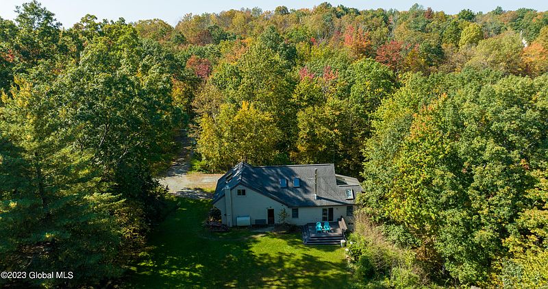 3rd image of 80 Birds Hill Road