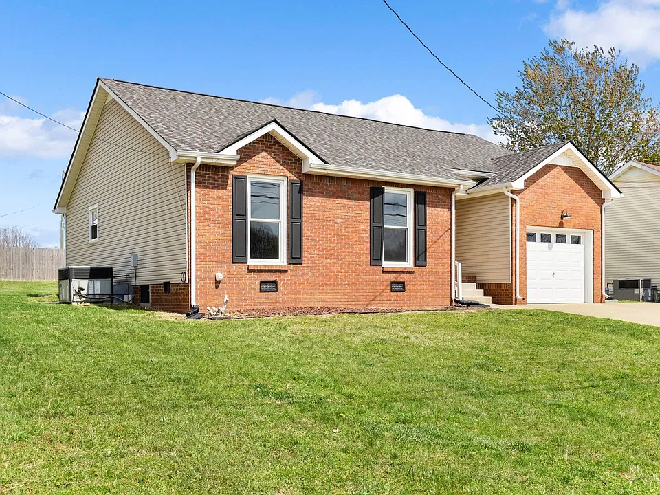 3105 Larson Ln