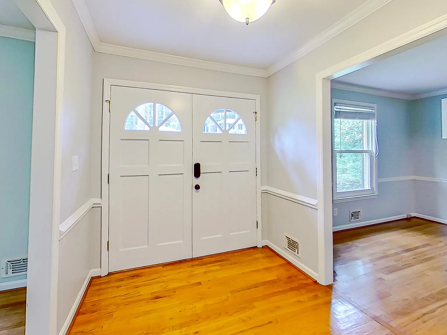3 bed, 2.5 bath, 1886 sqft, $1,850 — Photo 3