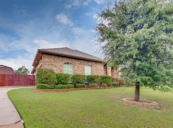 3rd image of 615 Beau Dr