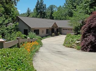 268 Red Maple Dr, Flat Rock, NC 28731