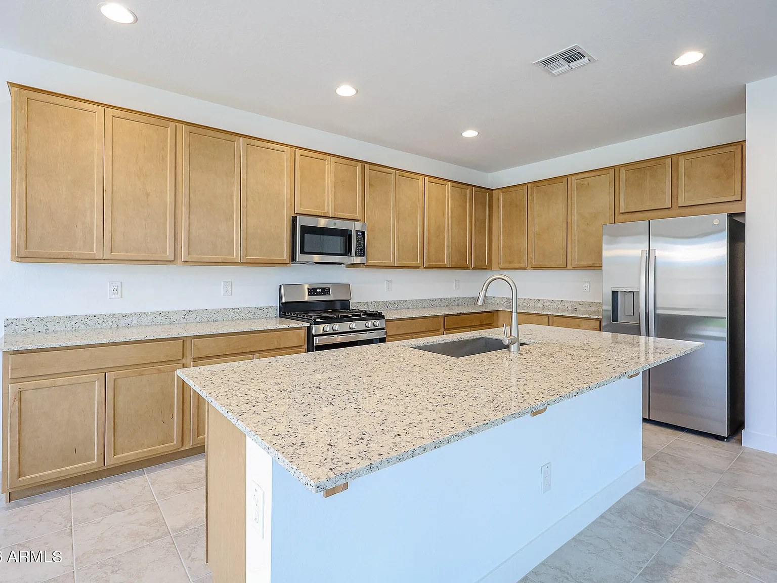 5 bed, 3.0 bath, 2456 sqft, $2,500 — Photo 4
