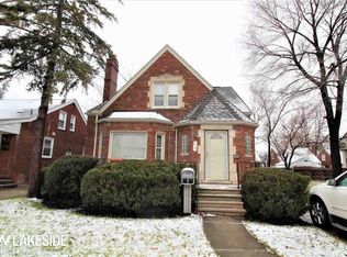 19141 Chester St, Grosse Pointe, MI 48236