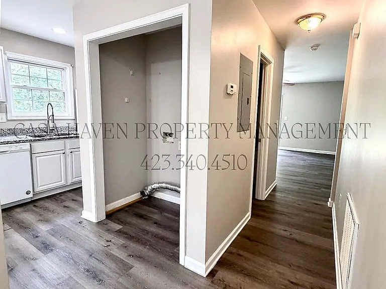 1522 Linden Ave — Photo 6