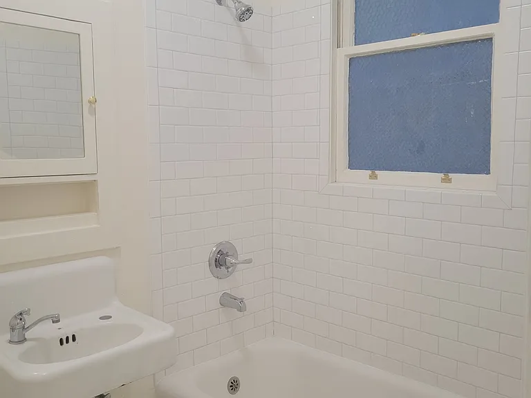 725 Van Ness Ave — Photo 7