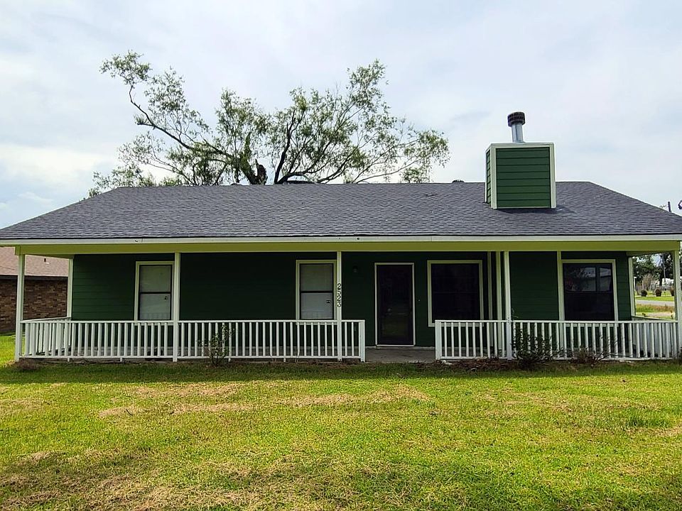 Front yard and spacious porch.