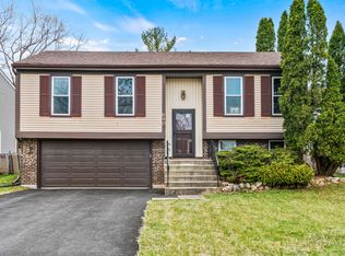 640 Shining Water Dr, Carol Stream, IL