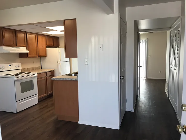 Hampton Park/ Sheffield Village Apartments&Townhomes — Photo 10