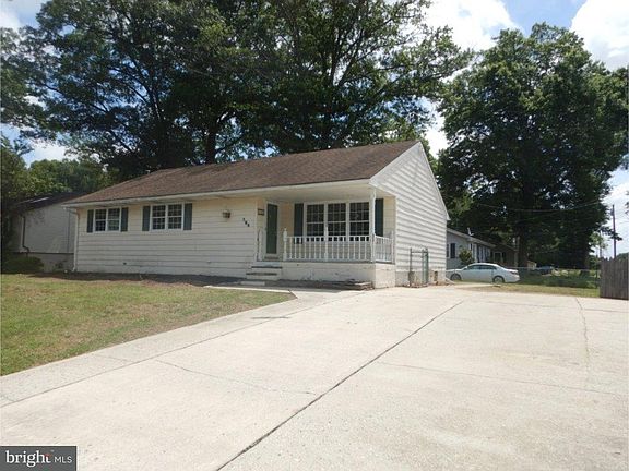 3rd image of 166 Lincoln Dr