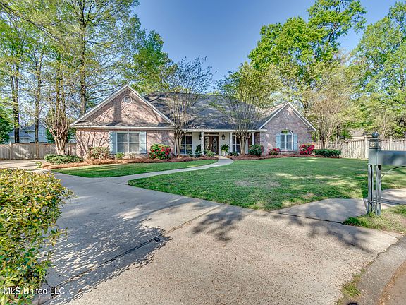 3rd image of 302 Sarah Cv