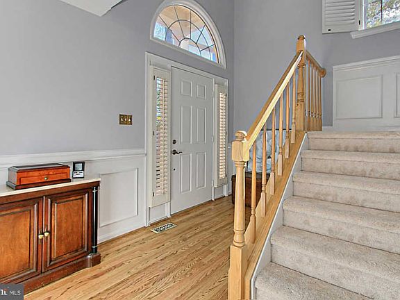 4th image of 119 Follin Ln SE