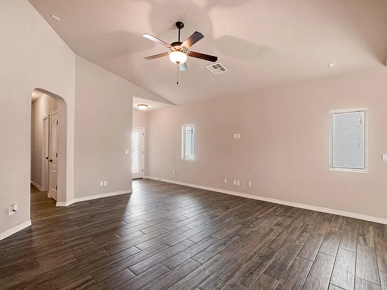 852 Lemington St — Photo 6