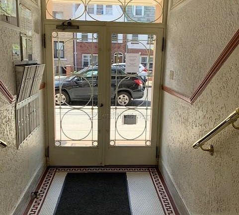 5th image of 2139 29th St APT 4