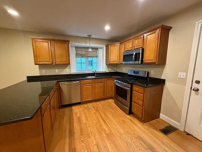 857 Temple St #B1 — Photo 4