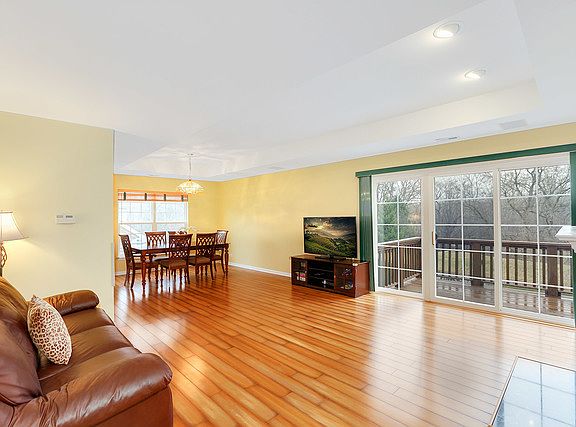 3rd image of 14 Ashford Ct