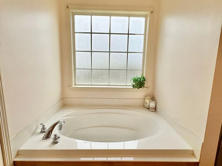508 Covington Cv — Photo 16